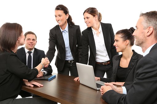 為什么明明給員工額外的福利年假會增加企業(yè)的勞務(wù)成本?